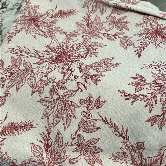 Tahari Red and Cream Oblong Tablecloth 60" x 144" - Picture 2 of 3